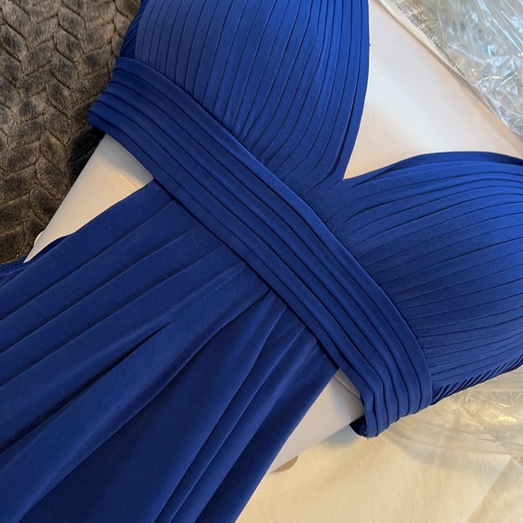 Formal/Evening Gown - Picture 4 of 9